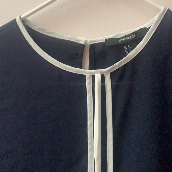 Forever 21 size Small Top in Navy blue - Picture 2 of 4